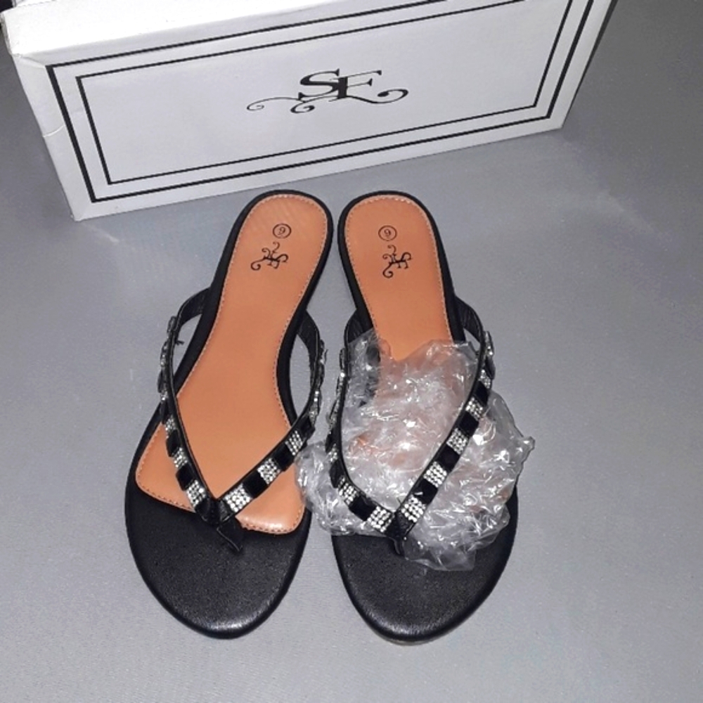 🆕️SF Brand Black, Flip Flops. Women's Size: 6. NWOT.